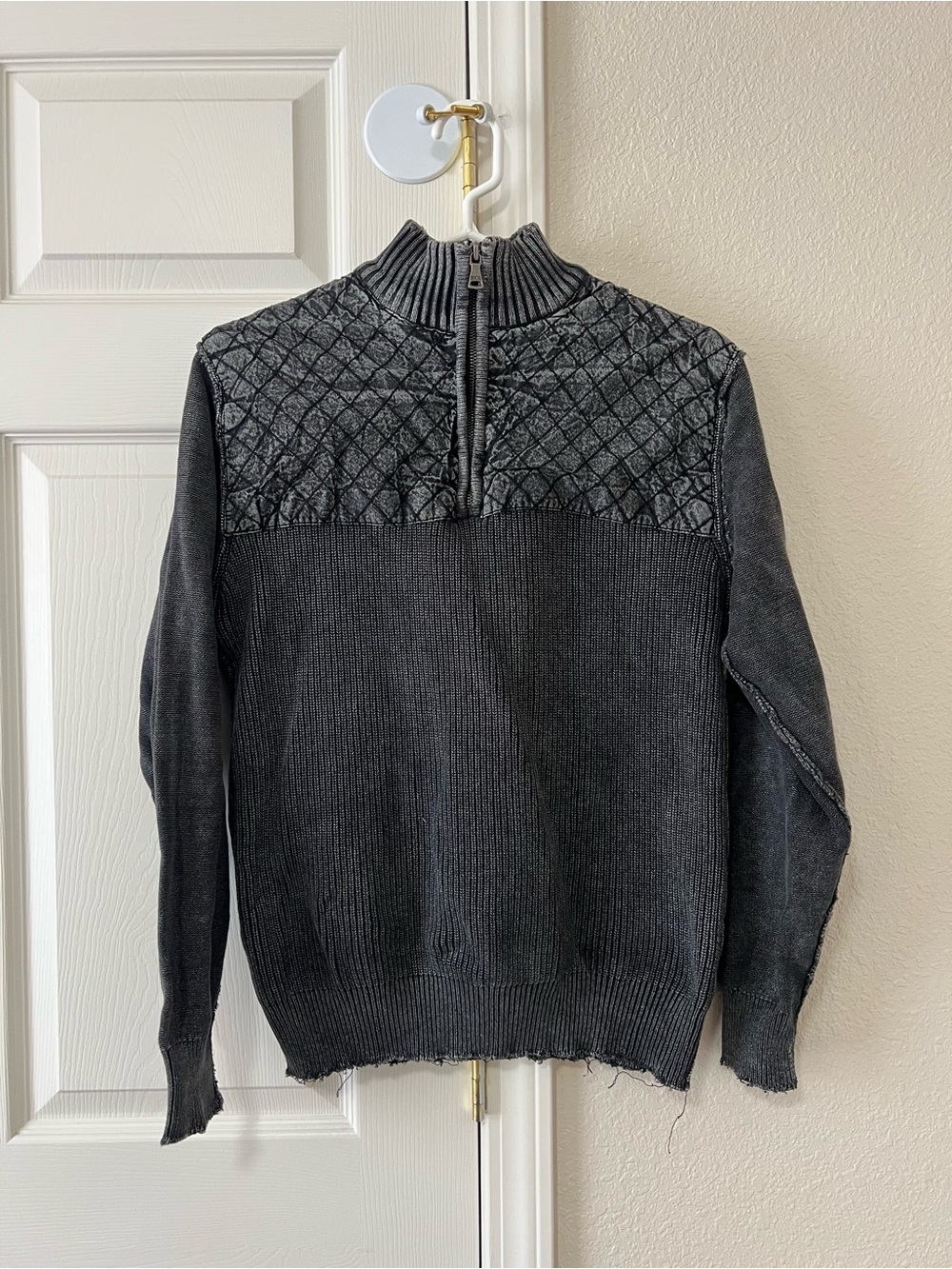 BKE Gray Quilted Quarter Zip Knit Sweater Distressed Hem Mock Neck Size L B5061